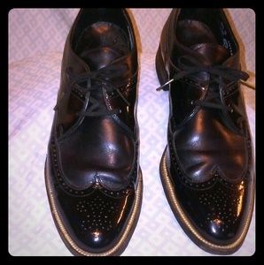 Stacy Adams patent leather wing tip shoes